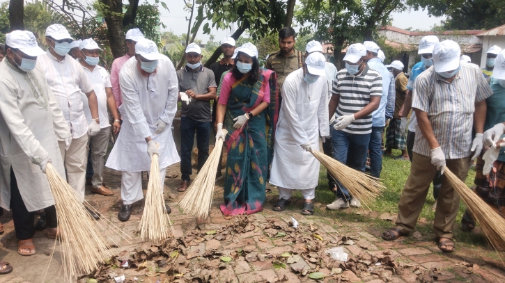পাঁচবিবিতে পরিস্কার পরিছন্নতা অভিযানের উদ্বোধন